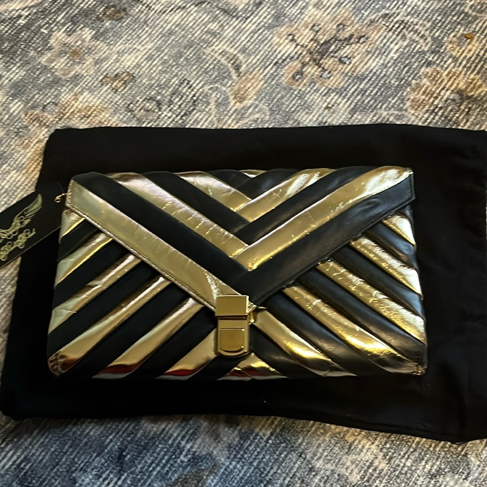 NWT Blush B-lush black and gold Maya Clutch